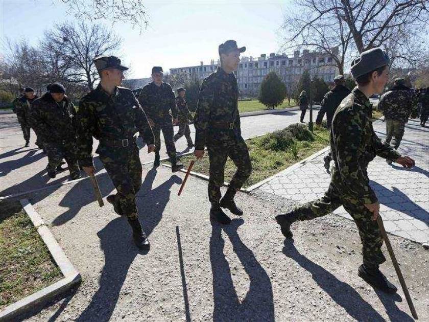 Ουκρανία: Απομακρύνει τα στρατεύματα από την Κριμαία