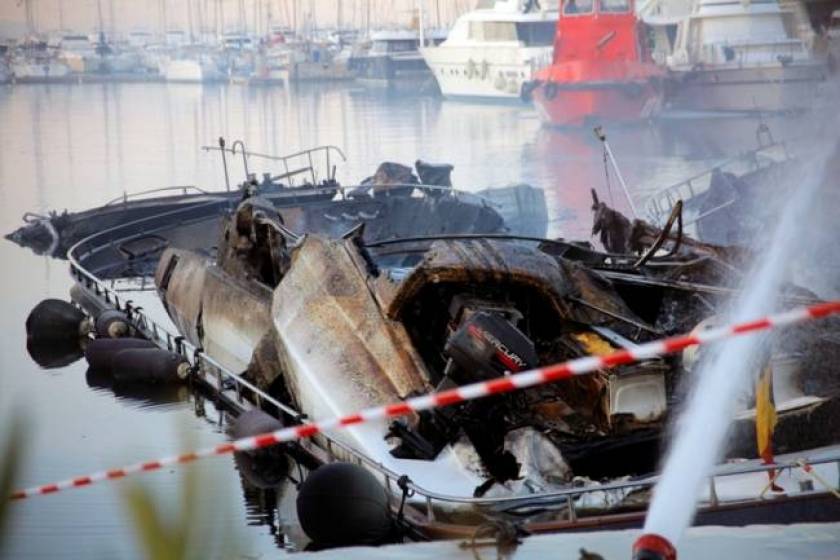 Πυρκαγιά σε αλιευτικό σκάφος στο Βόλο