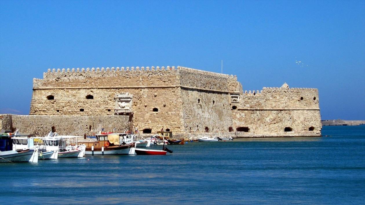 Ηράκλειο Κρήτης: «Βουτιά» στη θάλασσα από ηλικιωμένο