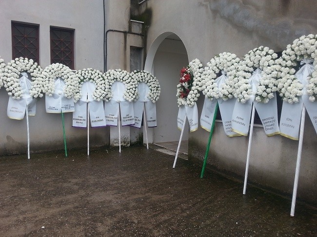 Οδύνη και οργή στην κηδεία του άτυχου υπαρχιφύλακα (photos)