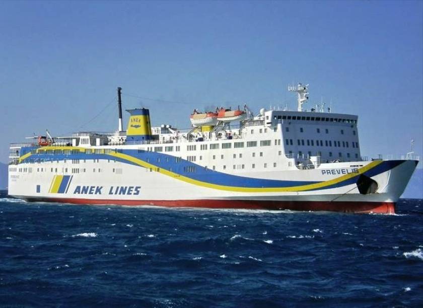 Προβλήματα για το επιβατικό πλοίο «Πρέβελης» στο λιμάνι της Κάσου