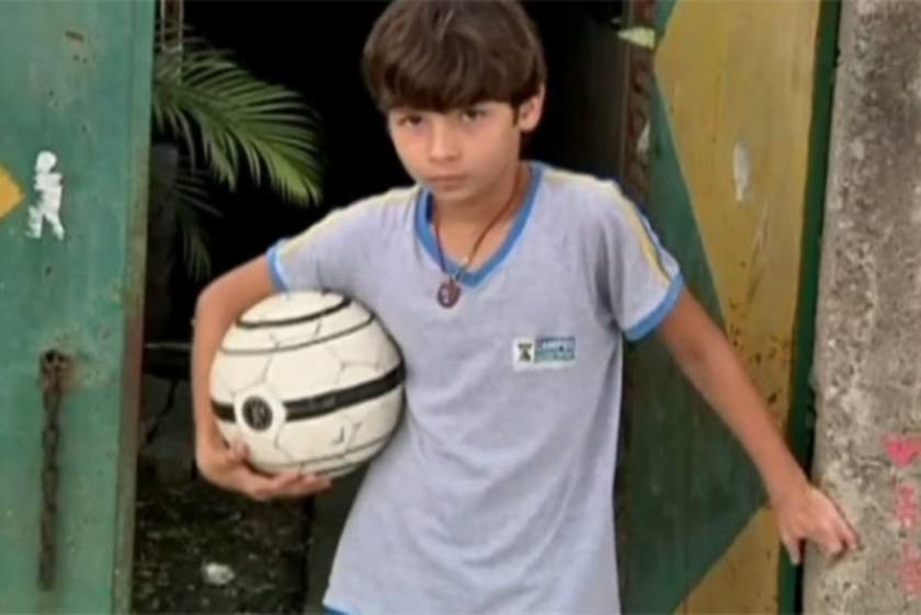 ΣΥΓΚΙΝΗΤΙΚΟ: 11χρονος χωρίς πόδια παίζει ποδόσφαιρο (video)