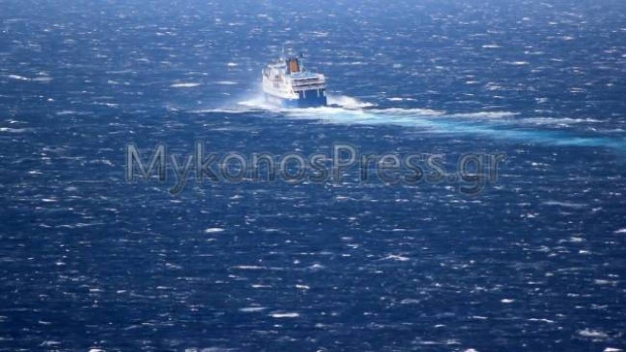 Mykonos: Ship in rough sea (vid)