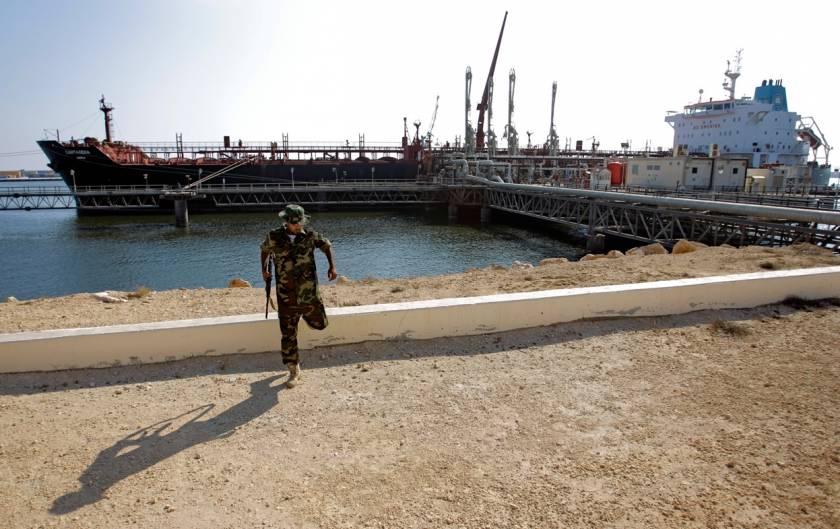Λιβύη: Οι αντάρτες αποσύρουν τον αποκλεισμό των λιμανιών στα ανατολικά