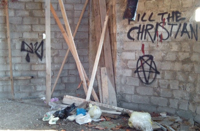 Αγρίνιο: Σοκαριστικές εικόνες από σατανιστικές τελετές σε εκκλησάκι