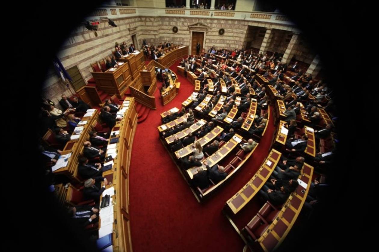 Χαμός στη Βουλή: Επεισόδιο με βουλευτές της Χρυσής Αυγής