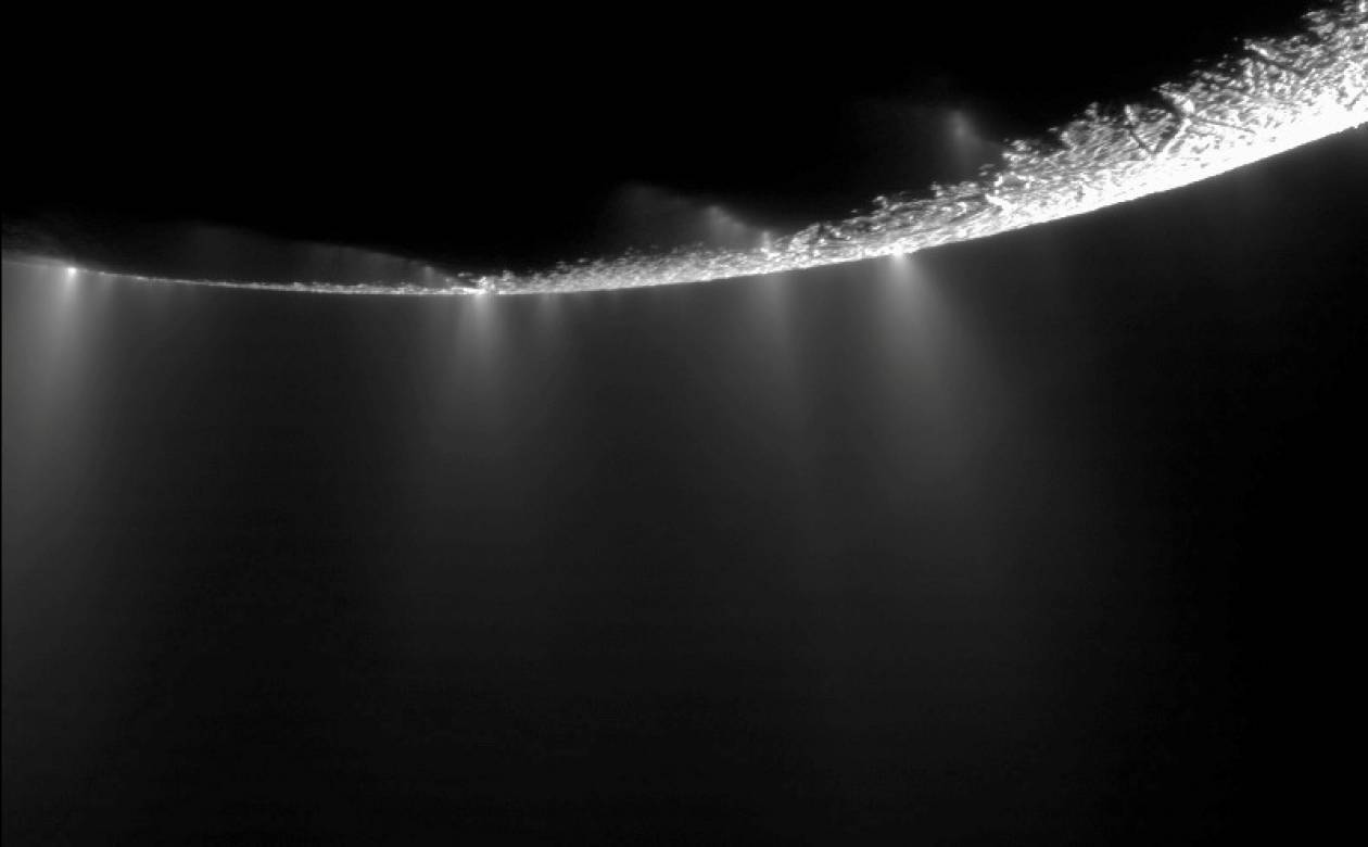 «Φιλόξενος» ωκεανός σε παγωμένο φεγγάρι του Κρόνου