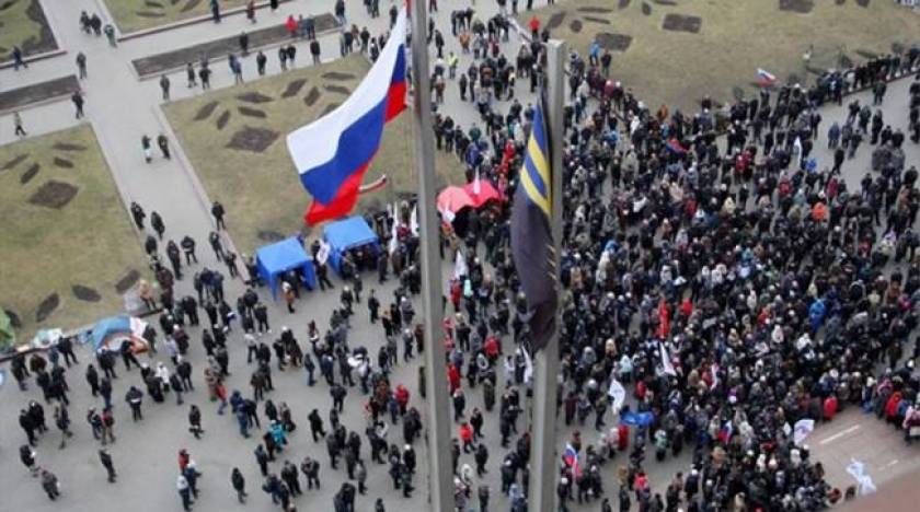 Φιλορώσοι διαδηλωτές του Ντονέτσκ ανακήρυξαν μια «κυρίαρχη δημοκρατία»