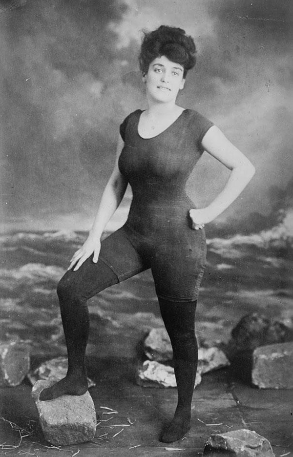 09-Annette-Kellerman-promotes-womens-right-to-wear-a-fitted-one-piece-bathing-suit-1907-She-was-arrested-for-indecency