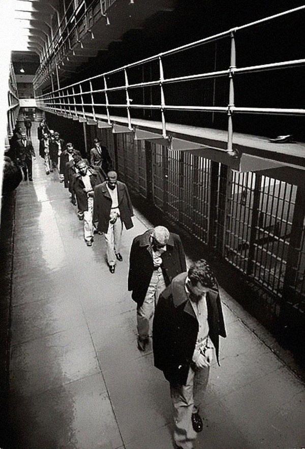 34-Last-prisoners-of-Alcatraz-leaving-1963