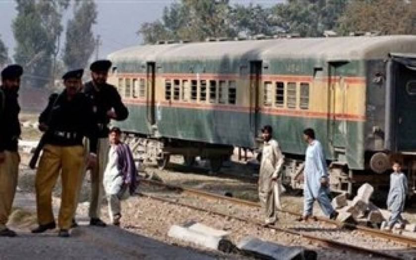 Πολύνεκρη έκρηξη σε τραίνο στο Πακιστάν