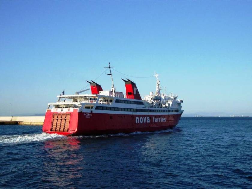Μηχανική βλάβη για επιβατικό πλοίο στην Αίγινα