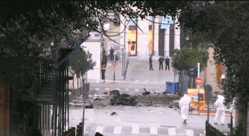 Ισχυρή έκρηξη παγιδευμένου οχήματος σε κτήριο της Τράπεζας της Ελλάδος