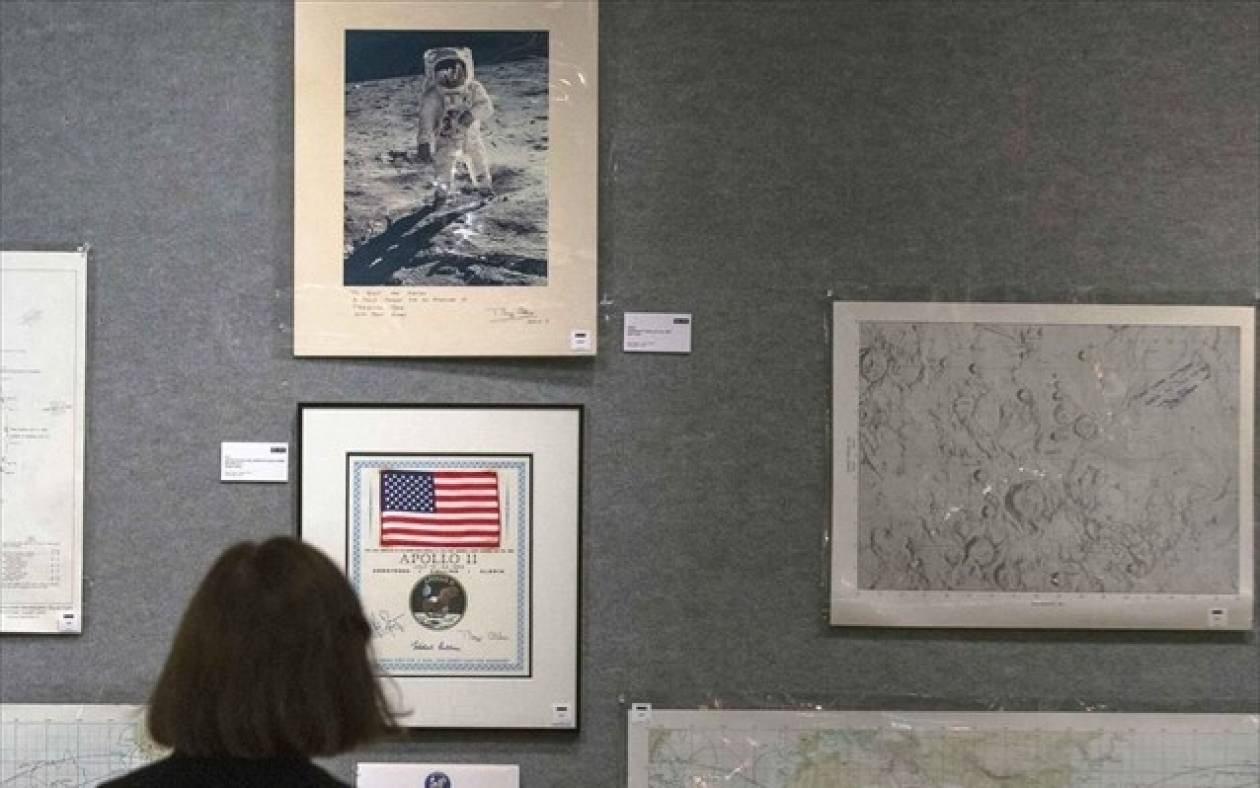 Αναμνηστικά από την αποστολή Apollo πωλήθηκαν έναντι 1 εκατ. δολαρίων