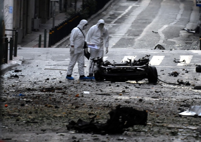 Εικόνες καταστροφής από την έκρηξη «στην καρδιά» της Αθήνας 