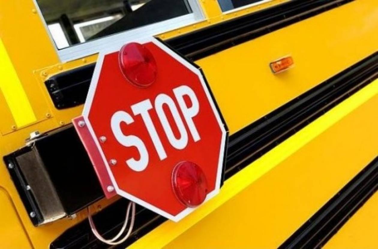 Οδηγός σχολικού άφησε 16χρονο να οδηγήσει το λεωφορείο
