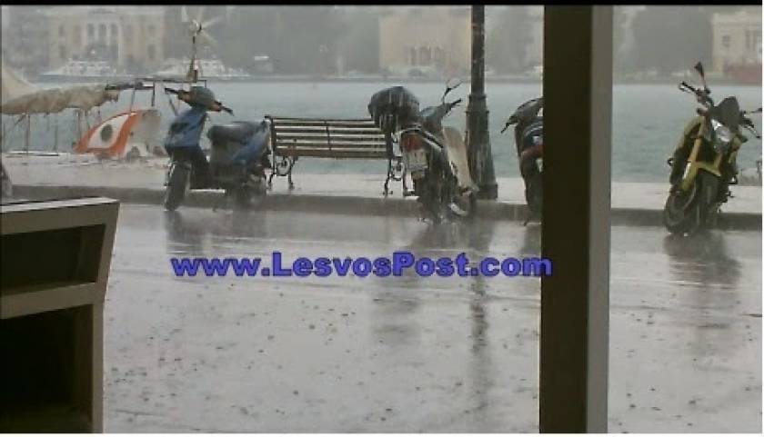 Βίντεο: Ισχυρές καταιγίδες στη Λέσβο