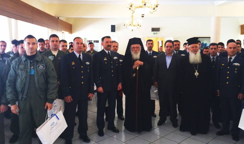 Πιλότους της ΠΑ και τις φυλακές επισκέφτηκε ο Αρχιεπίσκοπος