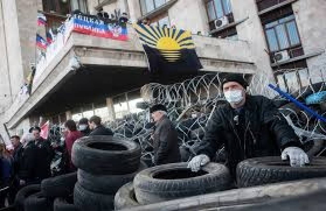 Ουκρανία: Οι ένοπλοι φιλορώσοι κατέσχεσαν 400 περίστροφα