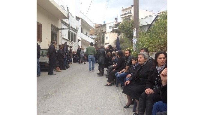 Θρηνεί όλη η Κρήτη: Λένε το τελευταίο αντίο στην Φανή (photos)