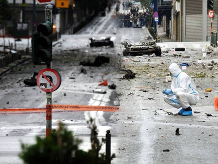 Οι κάμερες «φωτογράφησαν» 2 άτομα από το χτύπημα στο κέντρο της Αθήνας