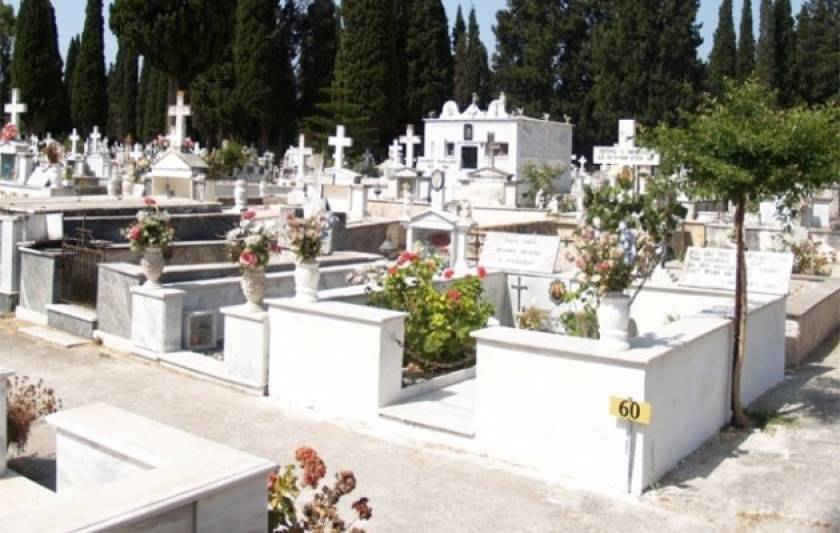 Ιερόσυλοι «χτύπησαν» το οστεοφυλάκιο στο Νεκροταφείο Πατρών