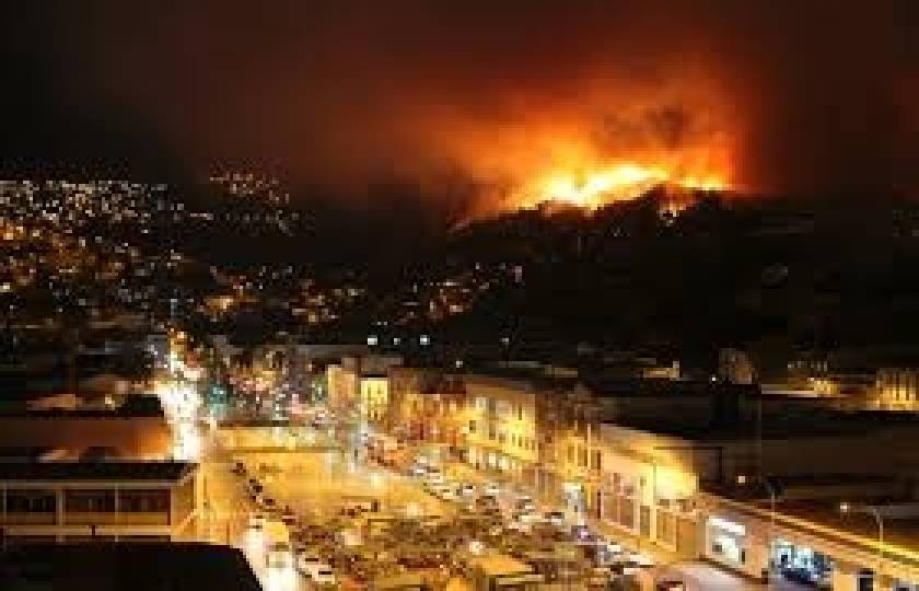 Χιλή: Στους 12 οι νεκροί από τις φλόγες, 2.000 τα καμένα σπίτια