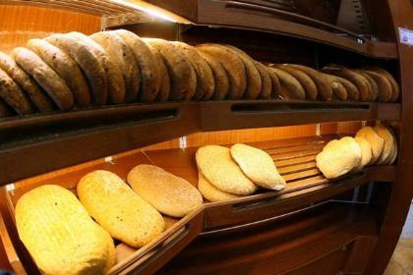 Ζητούν μπαγιάτικο ψωμί γιατί είναι πιο φθηνό
