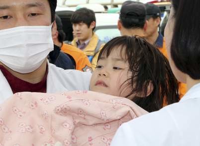 Ολονύχτια μάχη να βρεθούν επιζώντες στη Ν. Κορεά