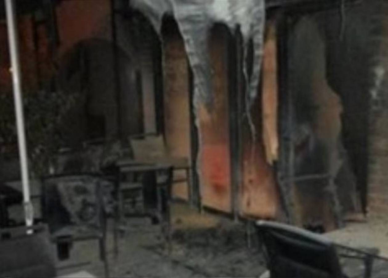 «Στόχος» ο Τζαβέλλας: Έκαψαν το μαγαζί του – Κινδύνεψε η μητέρα του