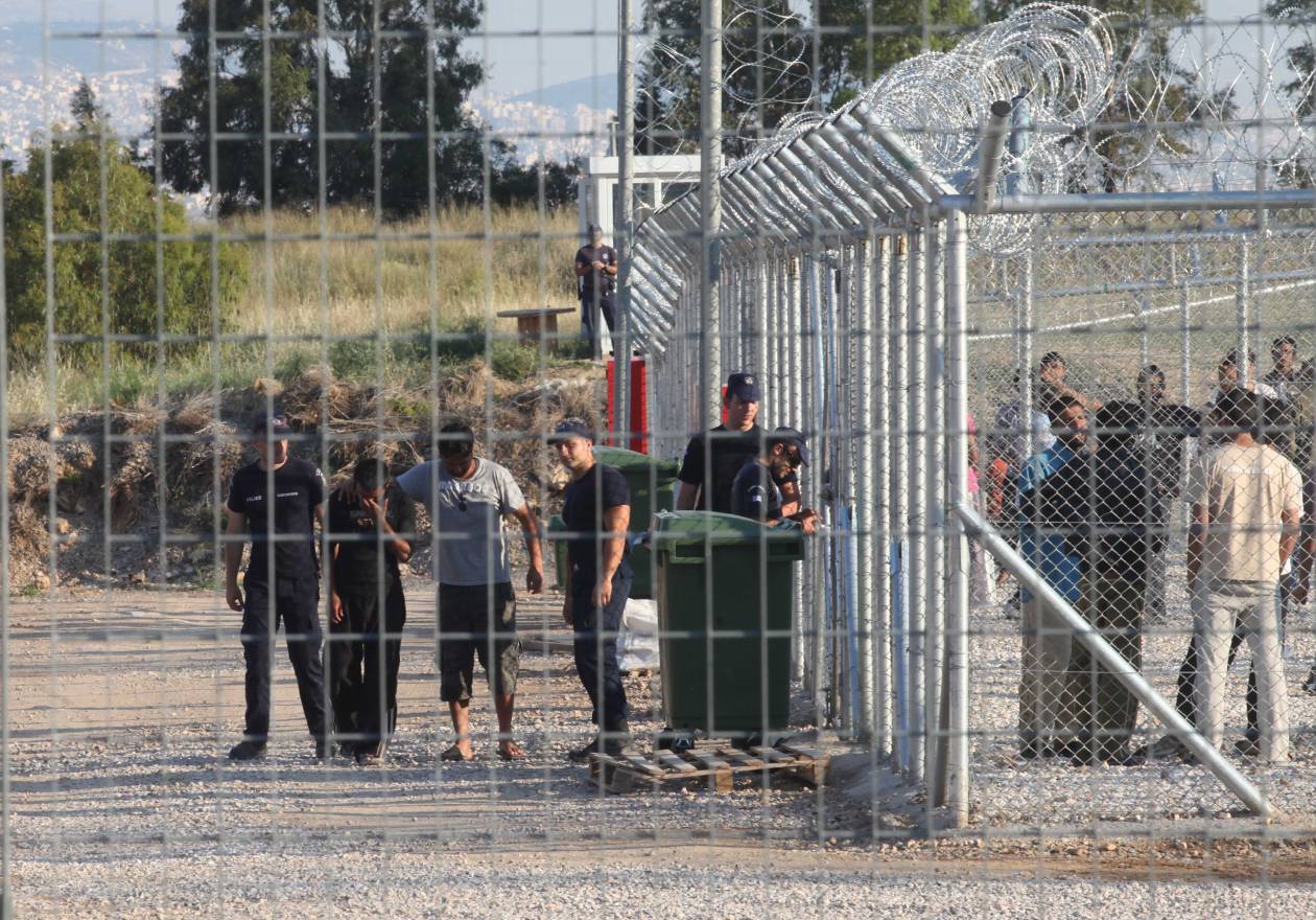 ΚΕΕΡΦΑ: Καταγγελίες για βασανισμούς στα Κέντρα Κράτησης Μεταναστών