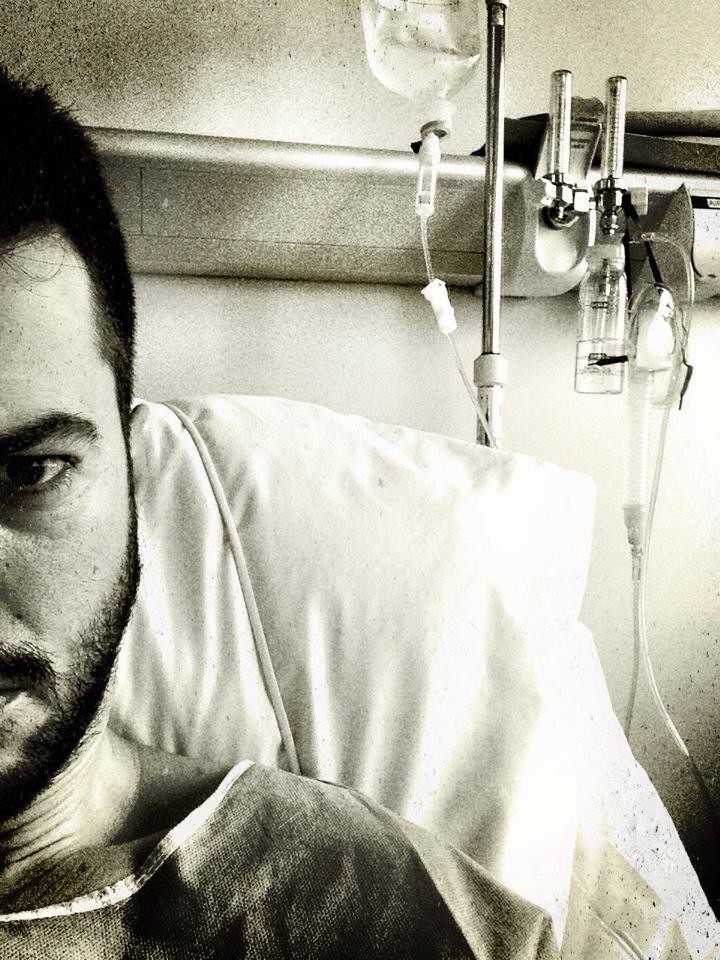 Στο νοσοκομείο πασίγνωστος έλληνας ηθοποιός - Δείτε τις φώτο