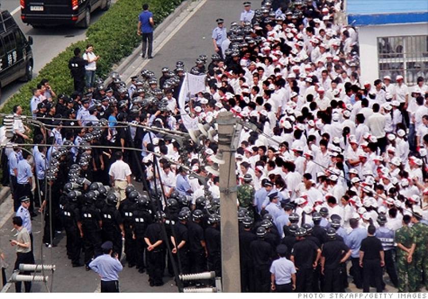 Κίνα: Απεργούν πάνω από 50.000 εργαζόμενοι σε εργοστάσιο παπουτσιών