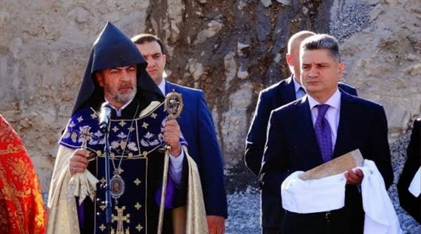 Σκάνδαλο στη Κύπρο οδήγησε σε παραίτηση τον Αρμένιο πρωθυπουργό