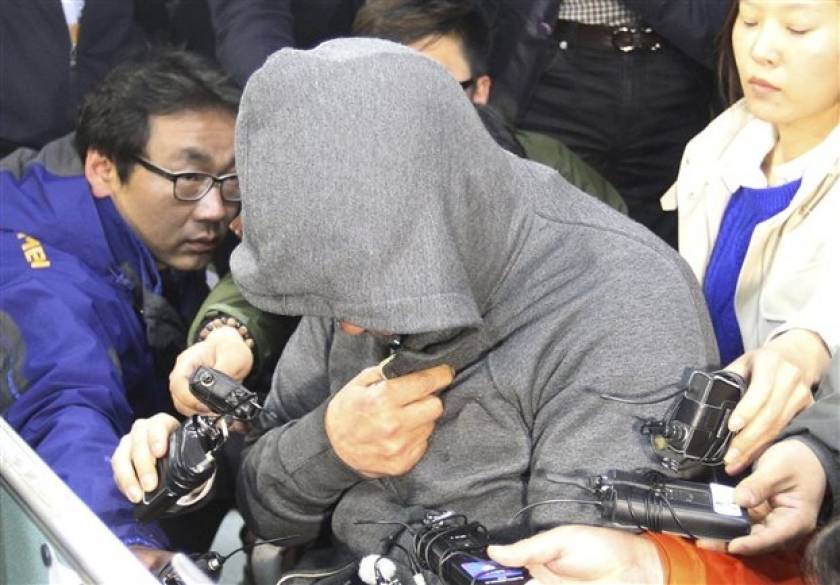 Ένταλμα σύλληψης για τον καπετάνιο του μοιραίου πλοίου στη Ν. Κορέα