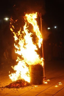 Αστακός: Η περιφορά του επιταφίου και το κάψιμο του Ιούδα (pics)