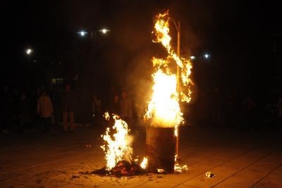 Αστακός: Η περιφορά του επιταφίου και το κάψιμο του Ιούδα (pics)