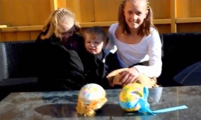 Βίντεο: Κάνουν κάθε Πάσχα την ίδια φάρσα στα παιδιά τους