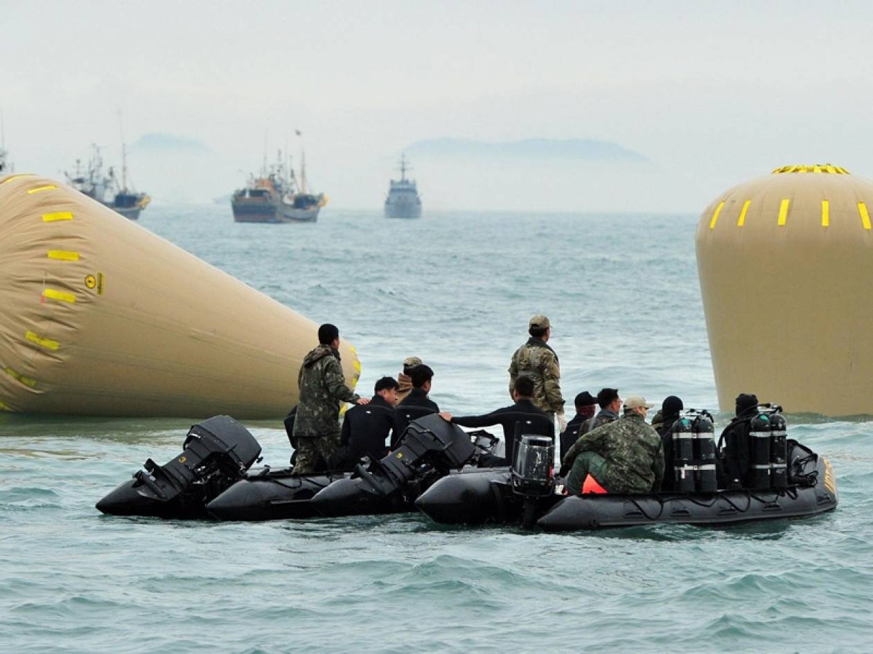 Νότια Κορέα: Δύτες περισυνέλεξαν τα πρώτα πτώματα μέσα από το πλοίο
