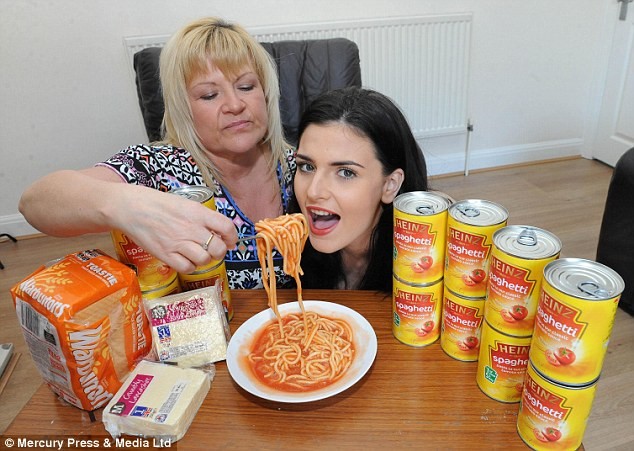 Αυτή η 17χρονη μπορεί να φάει μόνο μακαρόνια! (pics)