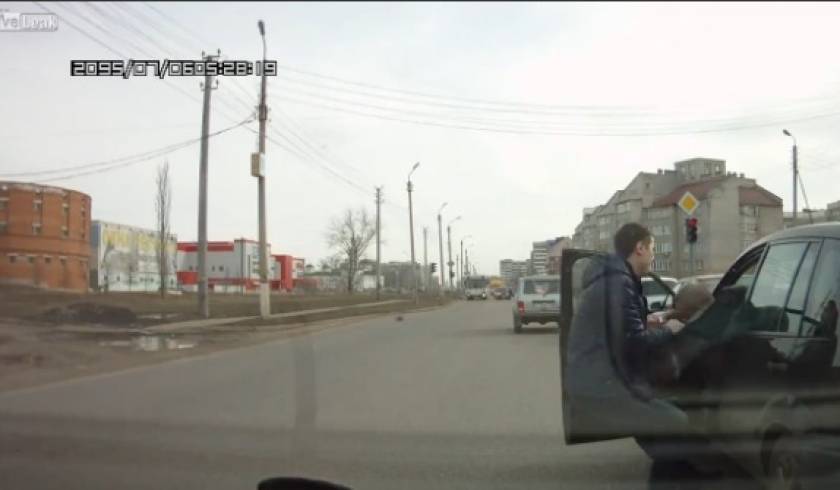 Βίντεο: Έτσι αντιμετωπίζουν έναν μεθυσμένο οδηγό στη Ρωσία!