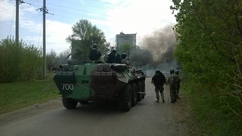 Βίντεο: Πυροβολισμοί στο Σλαβιάνσκ - Ουκρανικά άρματα μάχης στην πόλη