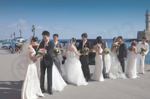 Παραδοσιακοί κρητικοί γάμοι για 16 ζευγάρια... Κινέζων! (φώτο)