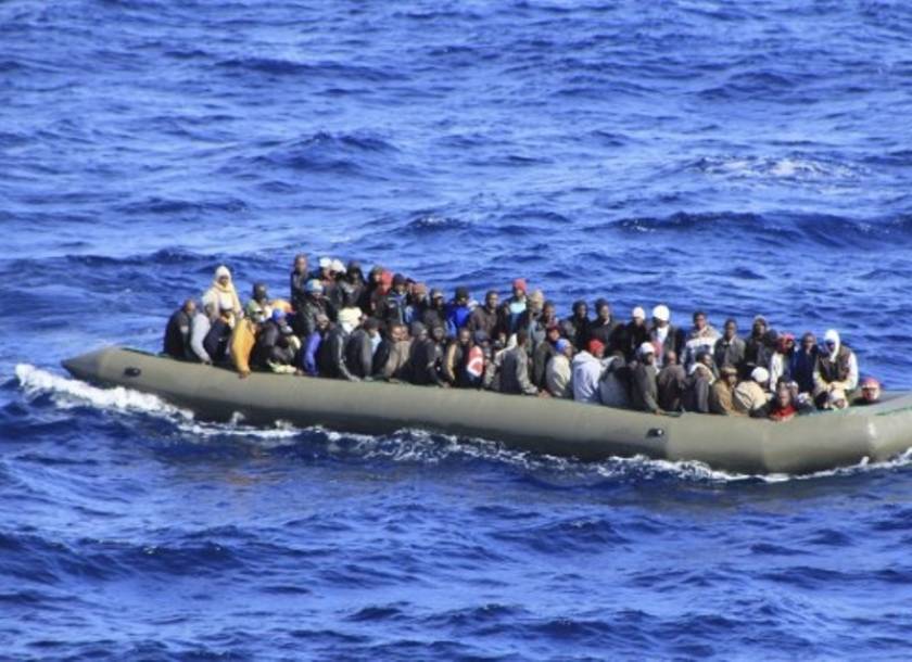 Ιταλία: 1.500 μετανάστες στις ακτές με πλοία του πολεμικού ναυτικού