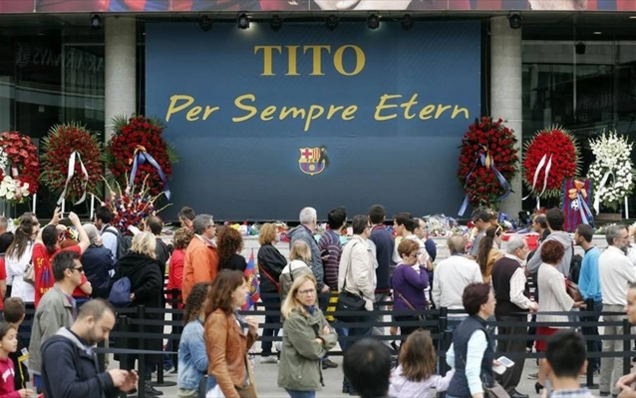 Χιλιάδες κόσμου αποχαιρέτησαν τον Τίτο Βιλανόβα (video+pics)