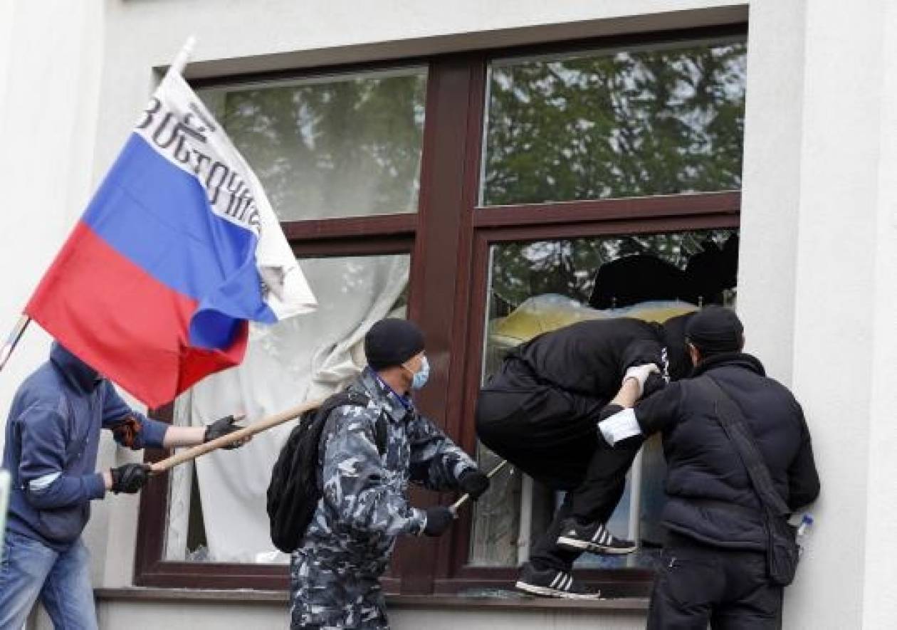 Φιλορώσοι κατέλαβαν κυβερνείο, εισαγγελία και τηλεόραση στο Λουχάνσκ