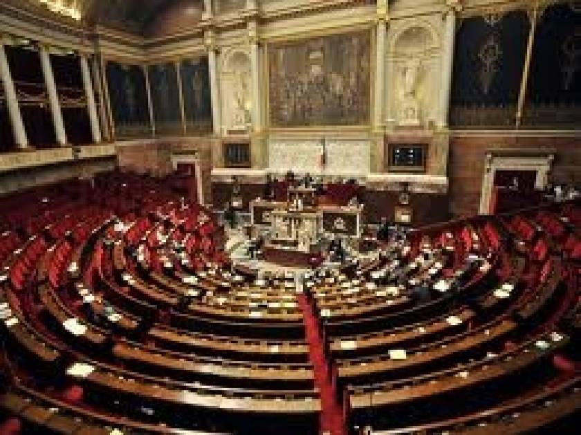 Γαλλία: Η Εθνοσυνέλευση ενέκρινε το πρόγραμμα εξοικονόμησης 50 δις