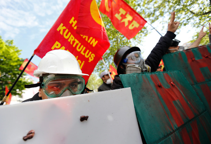 Πρωτομαγιά 2014: Βίαια επεισόδια στην Κωνσταντινούπολη (pics)