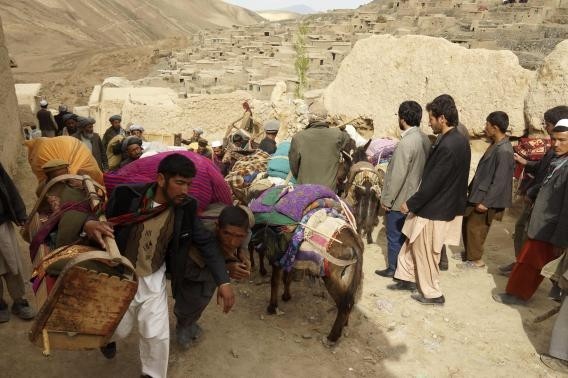 Λιγοστεύουν οι ελπίδες για επιζώντες στο Αφγανιστάν (pics+ video)