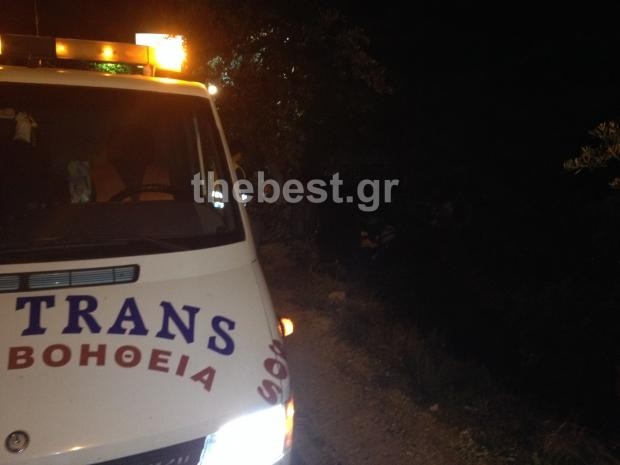 Σώθηκαν από θαύμα: Αμάξι καρφώθηκε σε δέντρο στην Πάτρα
